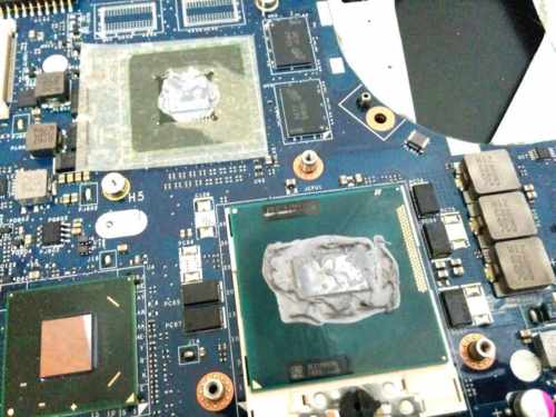 LAPTOP THERMAL PASTER REPLACING SERVICE, WE REMOVE OLD AND PUT NEW HIGH QUALITY COMPOUND