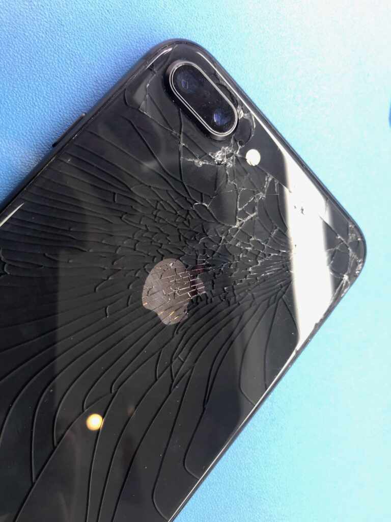 Replacing Back Glass On The iPhone 8 Plus Is A Disaster !