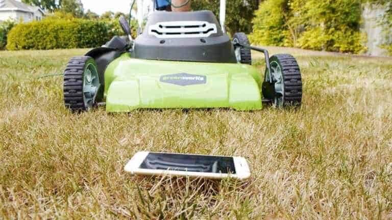 Ways Of Getting Your Mobile Phone Damaged