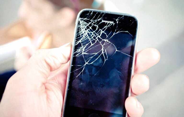 Why You Should Not Wait With Replacing Your Phone’s Broken Screen