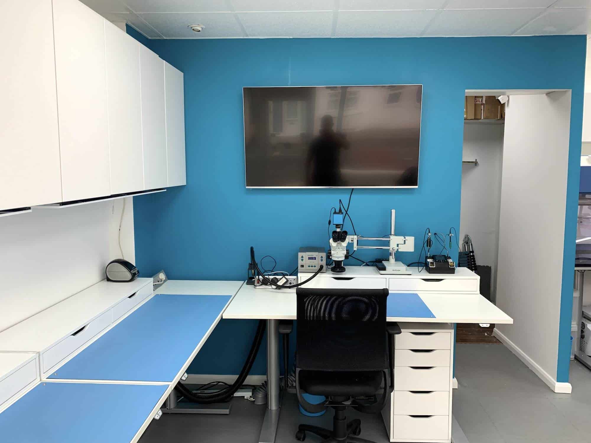 The Fixfactor microsoldering bench: stereo microscope, hot-air and soldering stations, ESD matting
