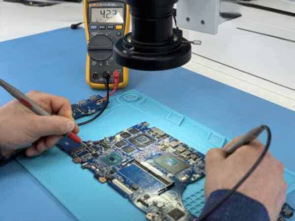 Professional diagnostics with microscopes for motherboard repairs