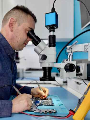 Fixfactor Laptops Motherboard Diagnostics With Microscope