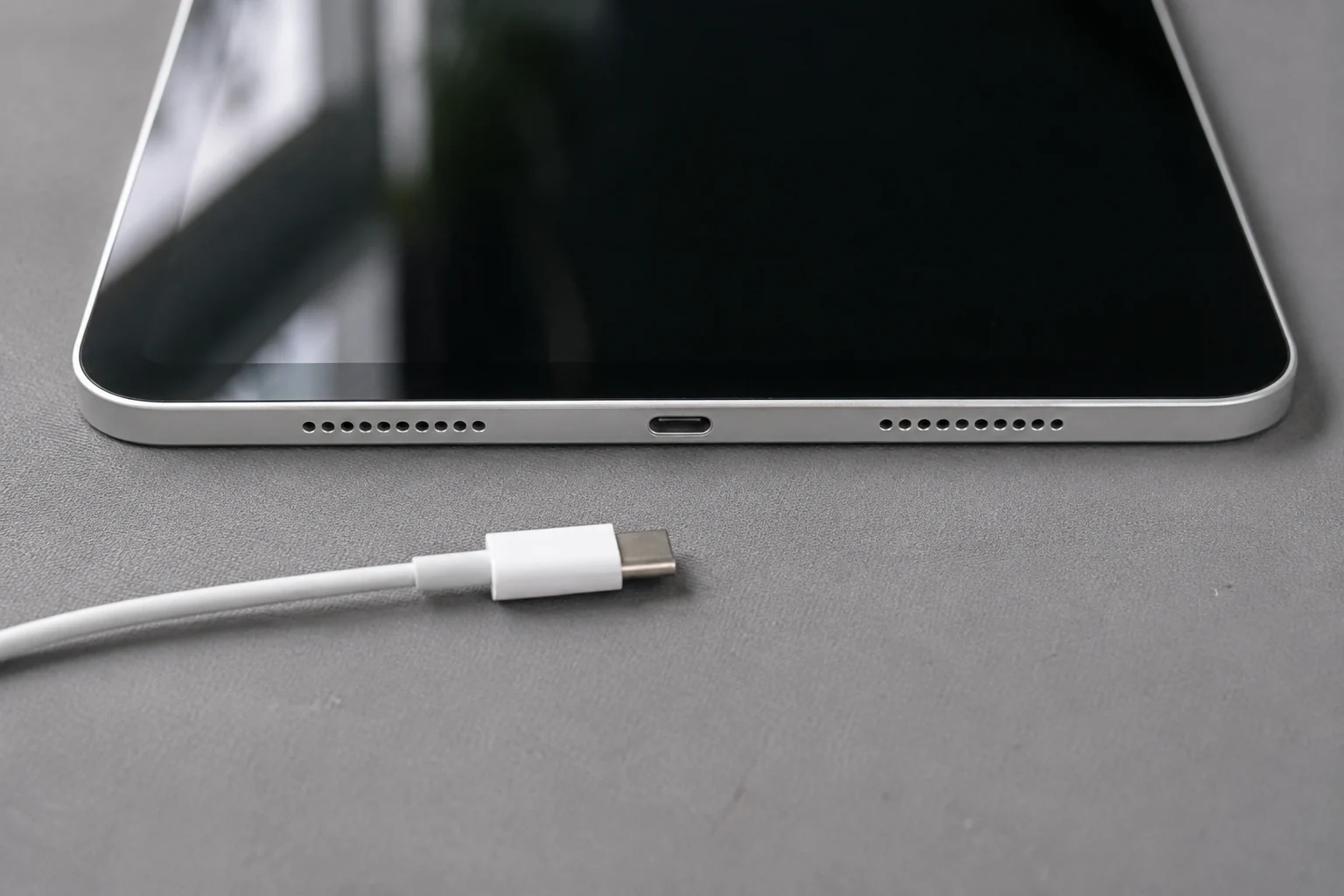 Illustration of an iPad USB-C port with a disconnected charging cable